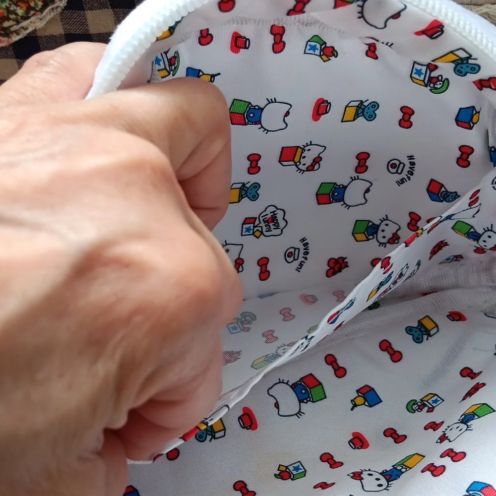 🆕️HELLO KITTY COSMETIC BAG WITH LINED INTERIOR WITH POCKET